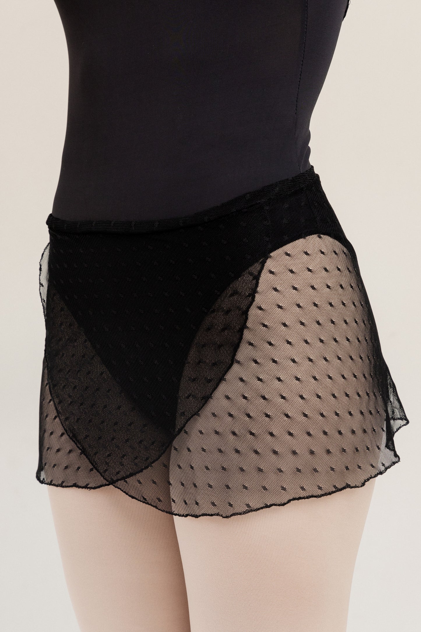 BLACK DOT short pull on skirt - Vestidos faldas y trajes de